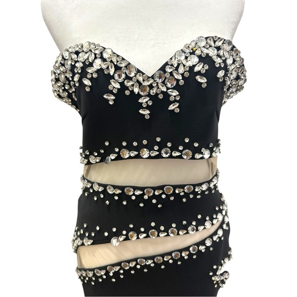 Las Vegas Formal Style Dress Size Elegant Black & Sliver Peek A Boo Lace - Picture 4 of 11